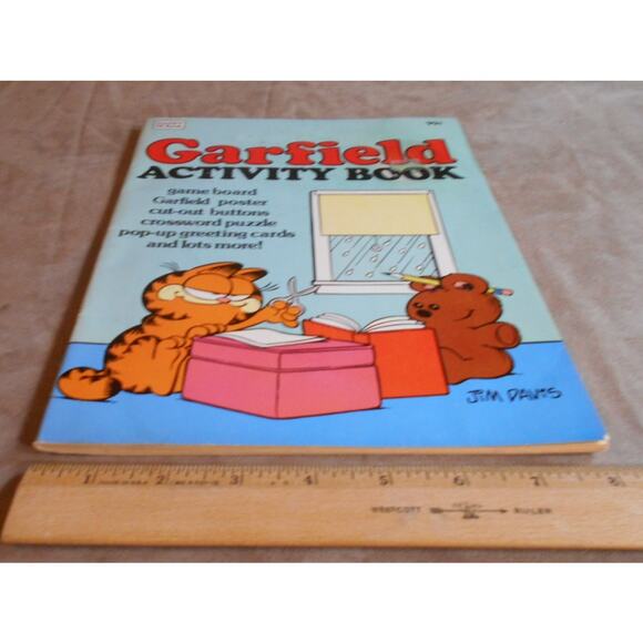 Vintage 1982 Garfield Activity Book by Jim Davis & Jim Razzi Happy House READ - Picture 2 of 13